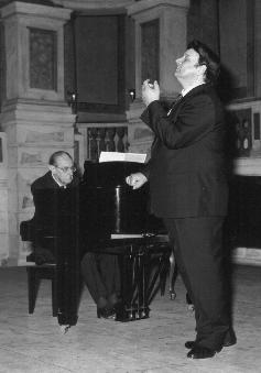 Picture of Franco Pagliazzi during a concert in Mantova 1983