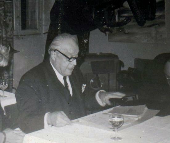 Picture of  Georges Genin during a conference he gave on 20 Dember 1969 in Marseille to the les Amis du Thtre Lyrique for the introduction of his new 45 EP record