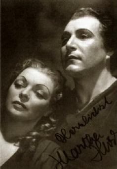 Picture of Ram&oacute;n Vinay as Tristan with Martha M&ouml;dl